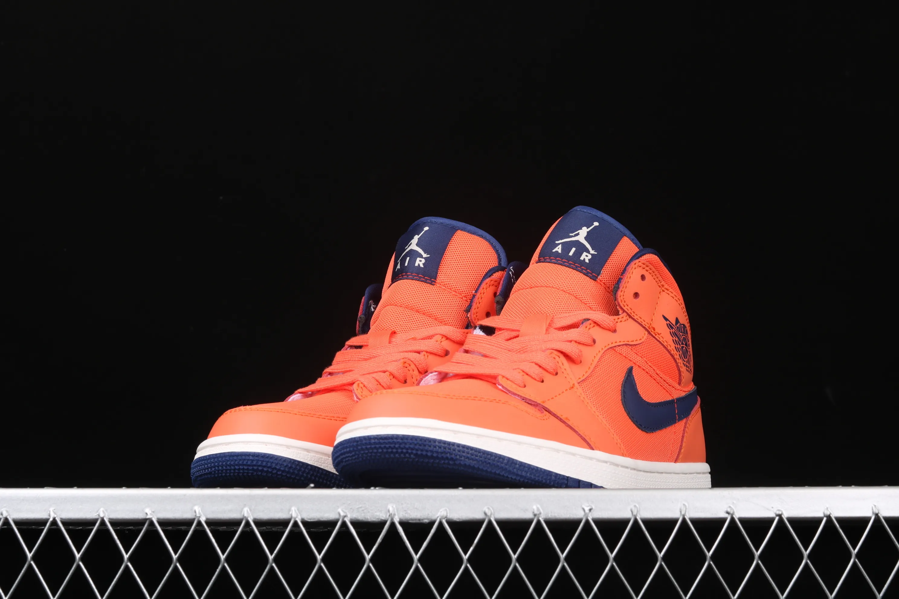 All categories Air Jordan Jordan series basketball shoes Air Jordan 1 Mid Air Jordan 1 Mid AJ1 Joe 1 Zhongbang blue and orange basketball shoes CD7240-801